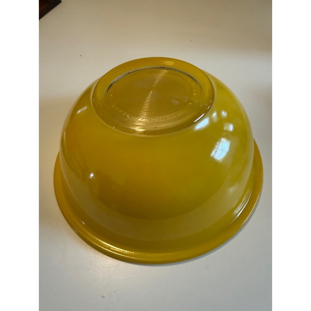 Vintage Pyrex 323 Yellow Mixing Bowl 1.5L Round Glass Nesting Bowl Made in USA - Picture 3 of 6